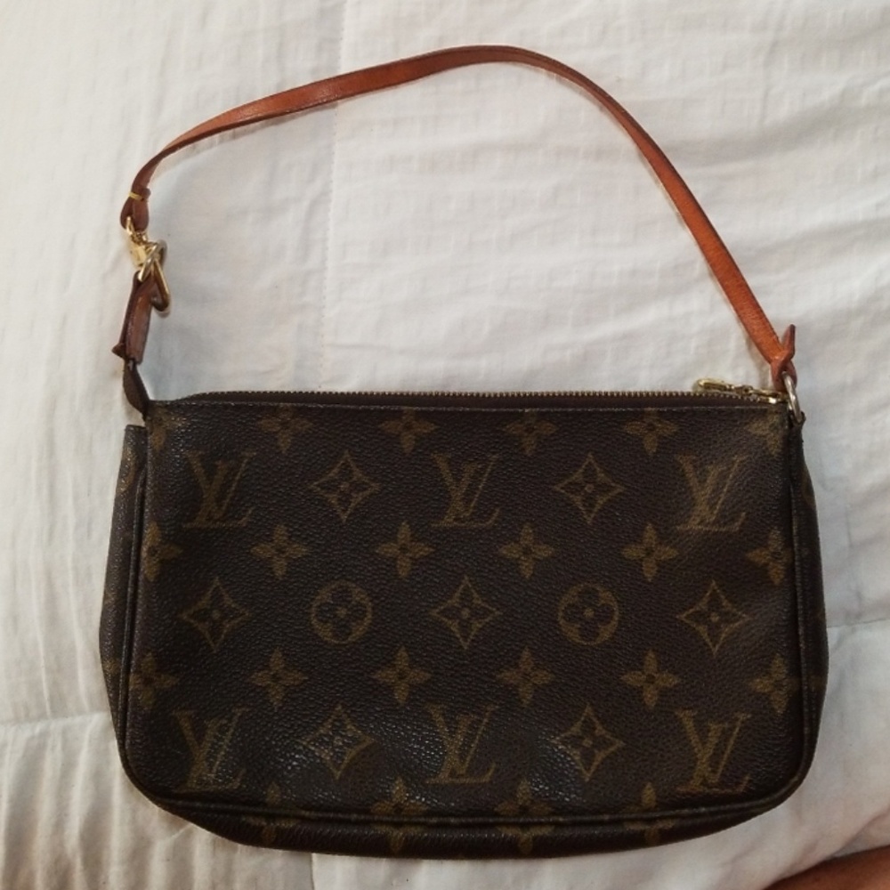 Authentic Louis vuitton monogram pouchette